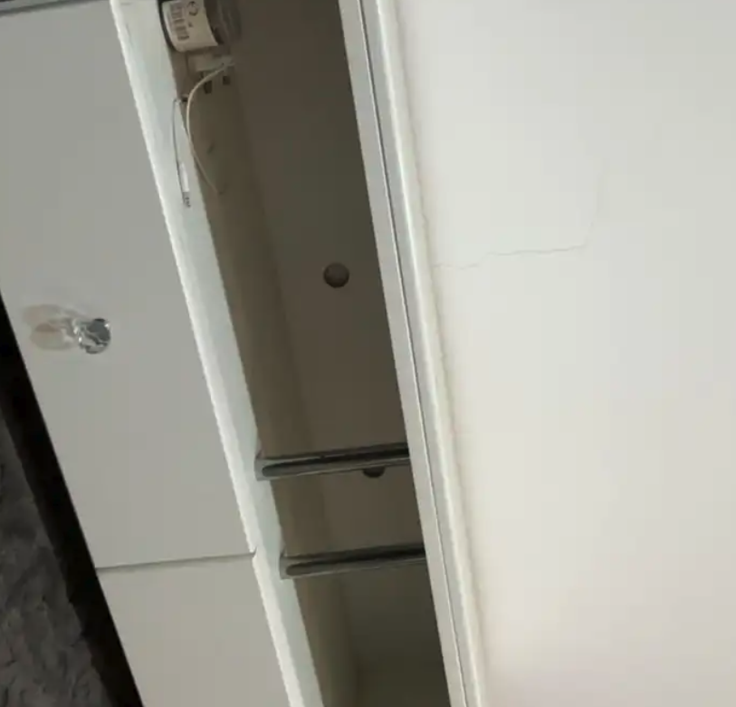 طاوله شاشه جديده ونظيفه