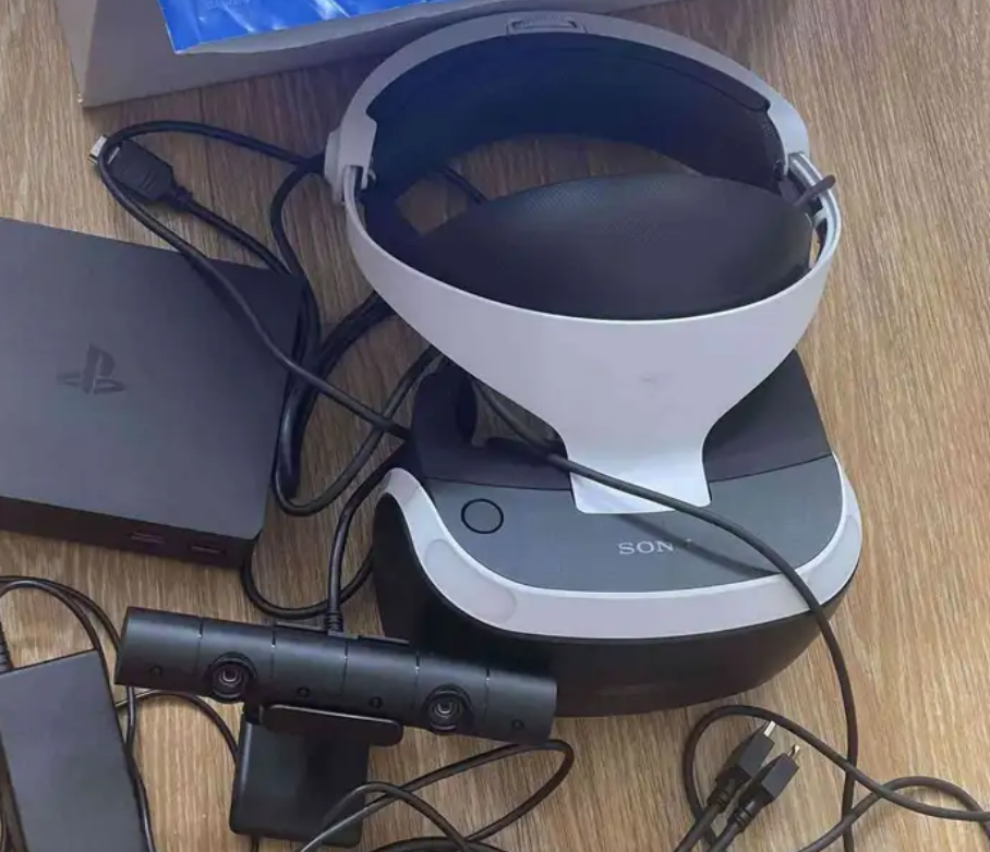 للبيع نظاره الواقع الافتراضي سوني نظيفه للبيع ريال 700.