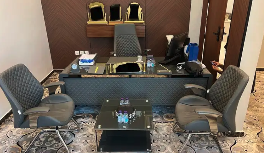 مكتب للبيع نظيف