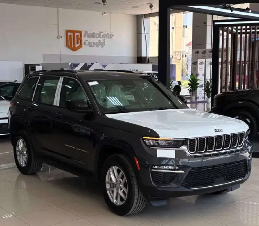 جيب جراند شيروكي لاريدو 2025 لدي شركه اتوجيت للسيارات