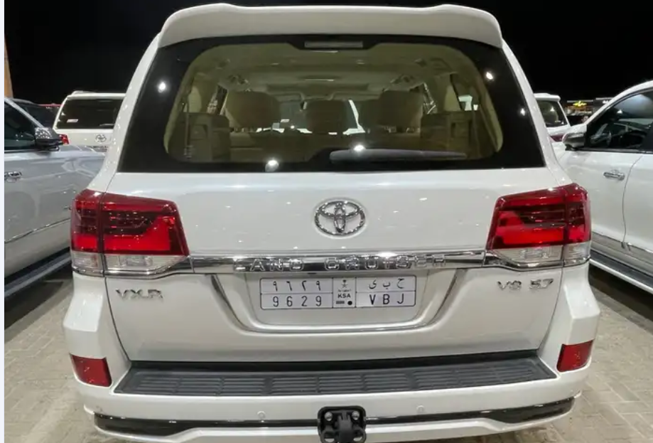 للبيع جيب لاندكروزر VXR خليجي 2016 عداد 147 الف