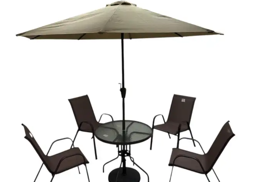 طقم طاولة مع مضلة مع كراسي .