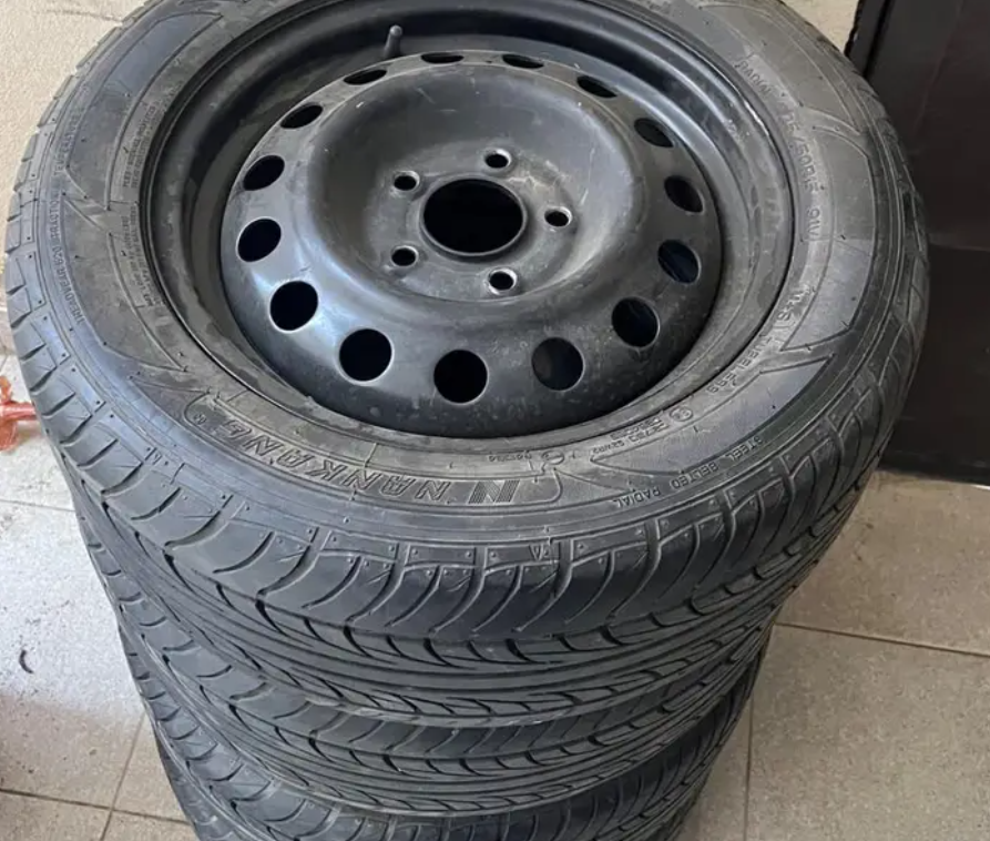 جنوط مقاس 15 بكفراتها للبيع