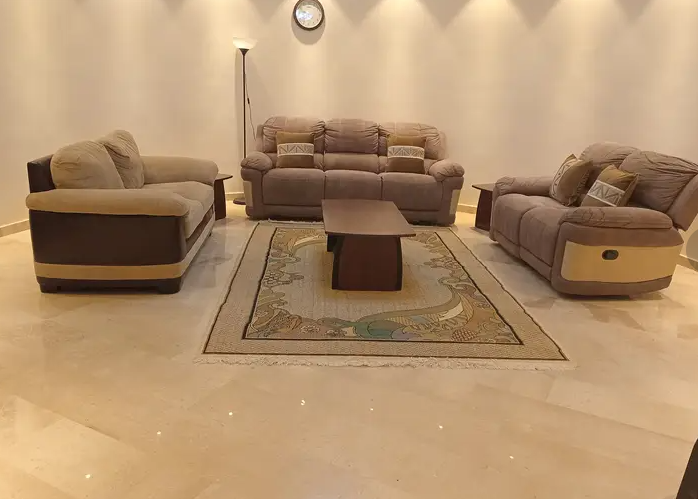 شقة طابقية مفروشة - 3 غرف - ايجار سنوي أو شهري - من المالك مباشرة