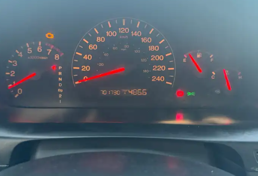 هوندا اكورد 2004 فضي مستعمل