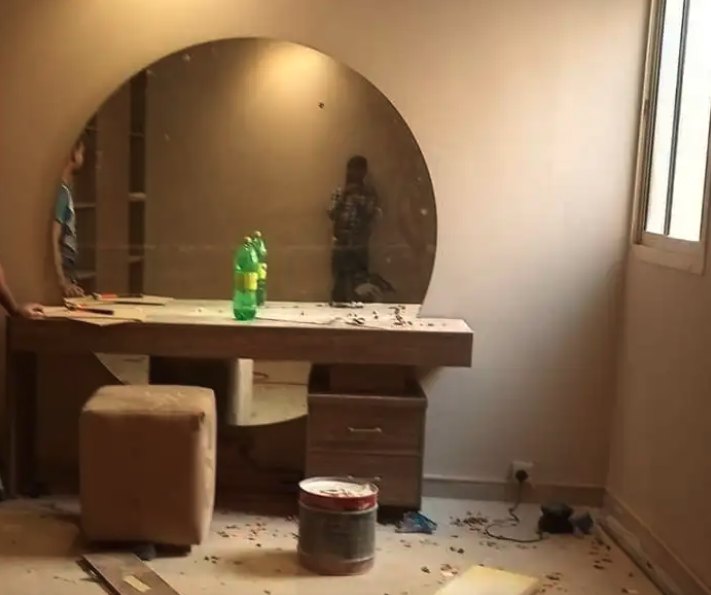 نجار صيانه ابواب وغرف نوم وتفصيل الديكور والاثاث بسعر مناسب