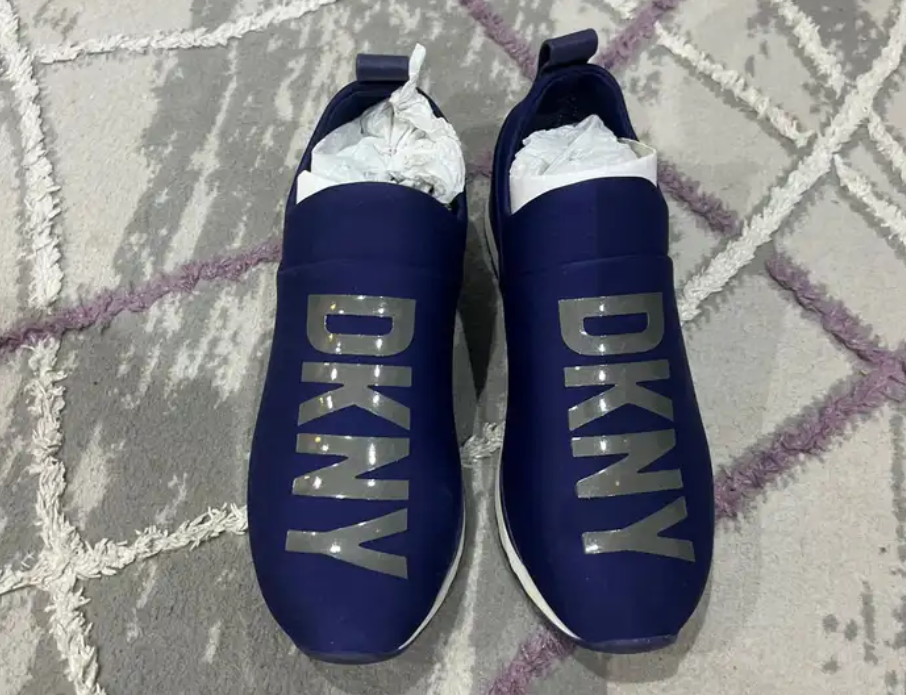 حذاء اطفال جديدة DKNY