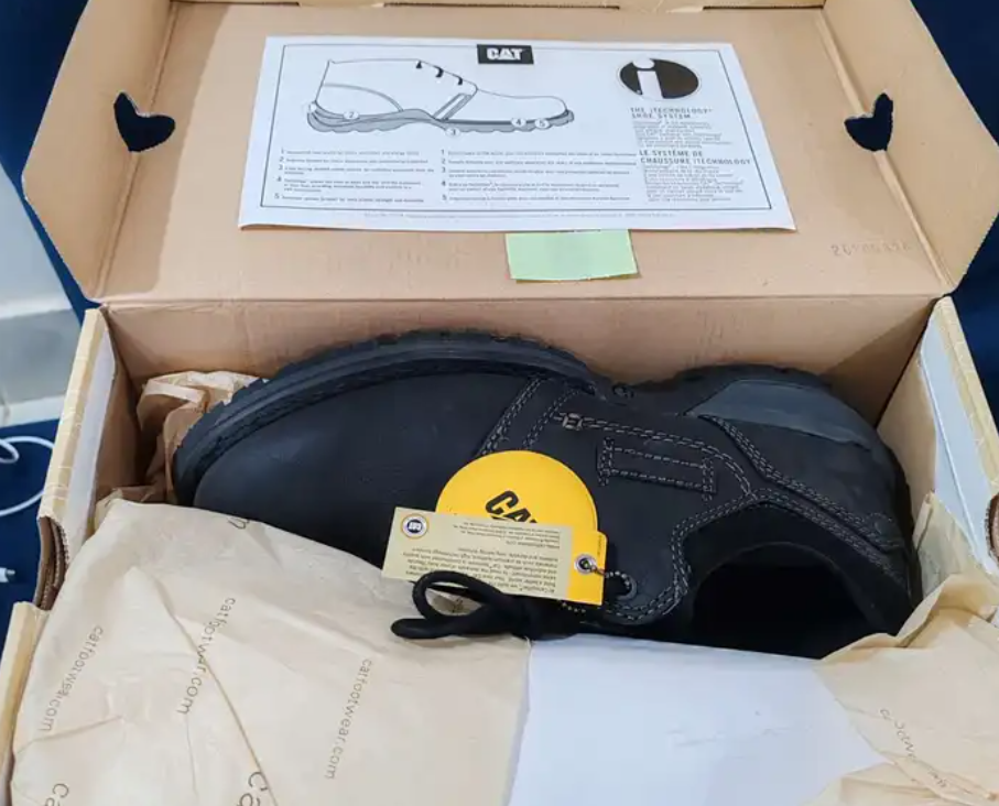 جزمة سلامة 200 ريال ( CAT ( safety shoes