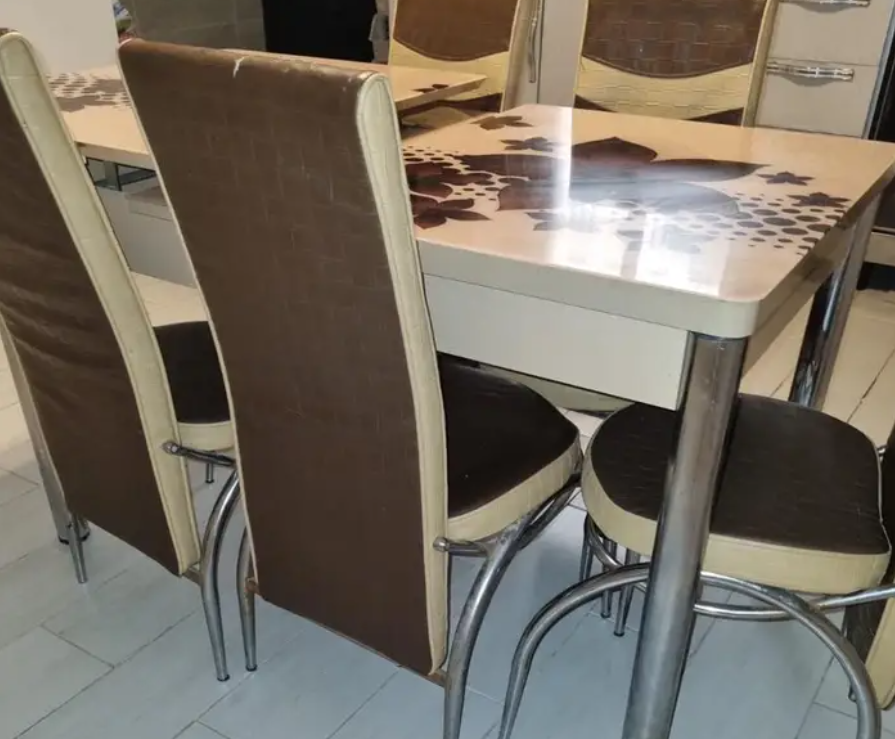 طاوله طعام