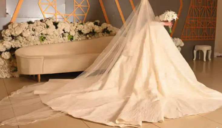 فستان عرس للبيع