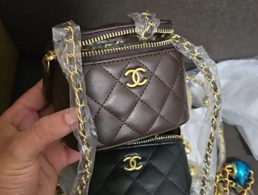 شنط تقليد ماركات بالجمله السعر يبدأ من 110 الى 130 طبعا جمله