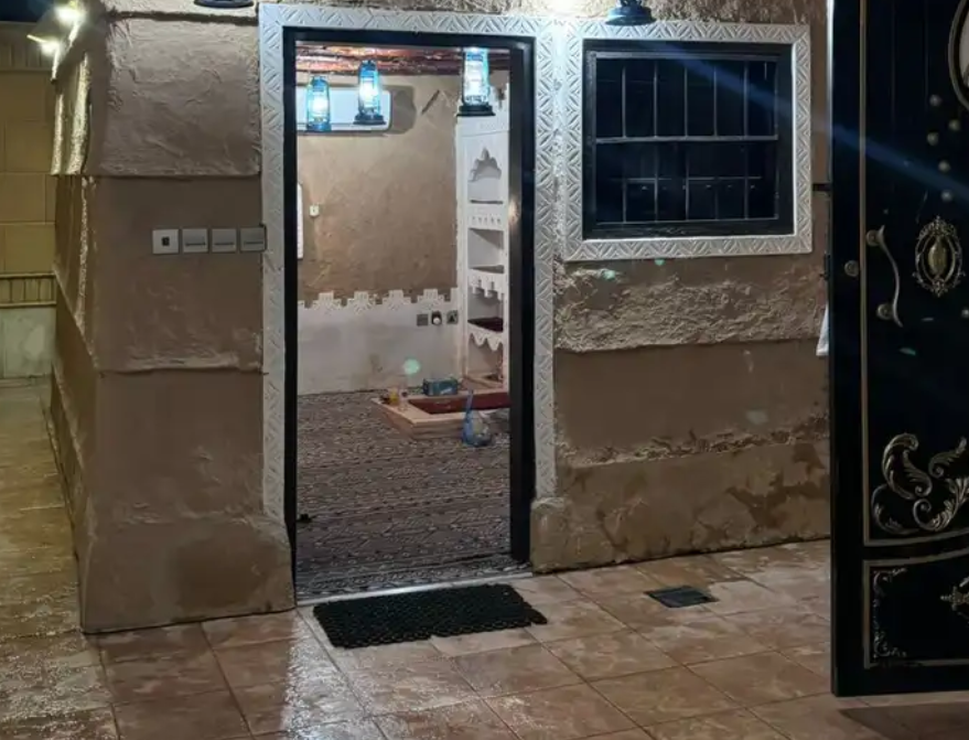 للإيجار دور ارضي مدخل خاص حي المروه