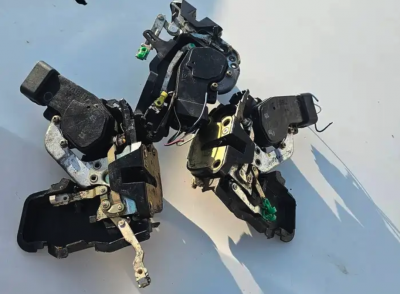 قطع غيار كامري من 99 الى 2000 اقفال ابوابة وكاله طقم كامل