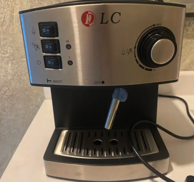 مكينة قهوة جديده نظيفة استعمال يوم واحد بس السعر198