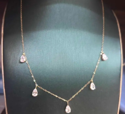 تعليقه ذهب أصفر خالص عيار 18 مرصعه بالزركون الوزن 1.7 جرام