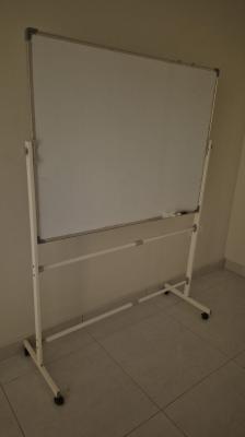 سبورة مستعملة نظيفة للبيع