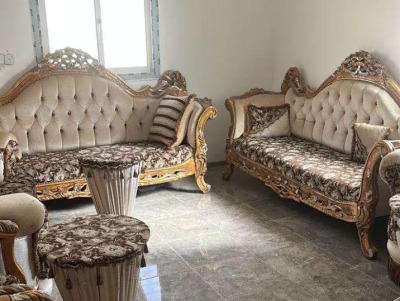 كنب للبيع نظيف جداً على السوم