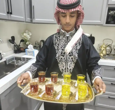 قهوجي وصبابين ومضيف