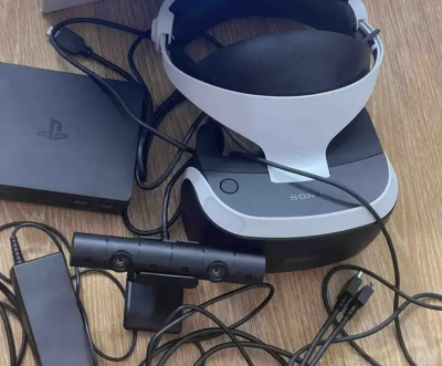 للبيع نظاره الواقع الافتراضي سوني نظيفه للبيع ريال 700.