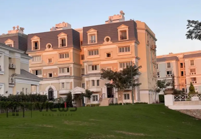 اي فيلا روف 235م + 80م حديقة نصف تشطيب تطل علي بحيرة ماونتن فيو هايد بارك Mountain view hyde park