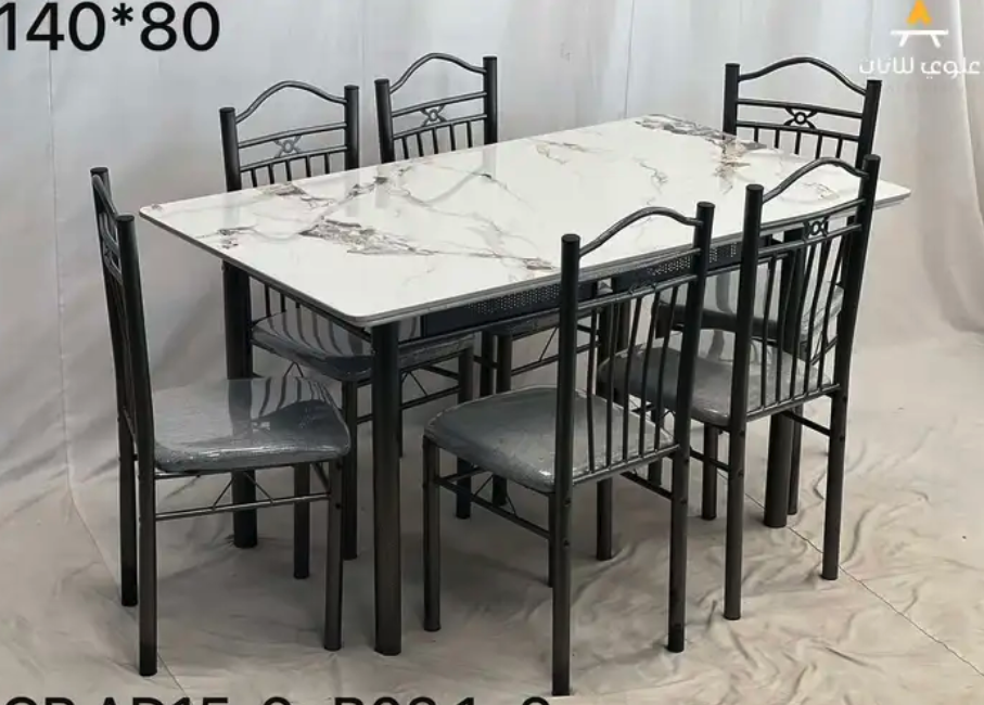 طاوله مع كرسي جديد موجود