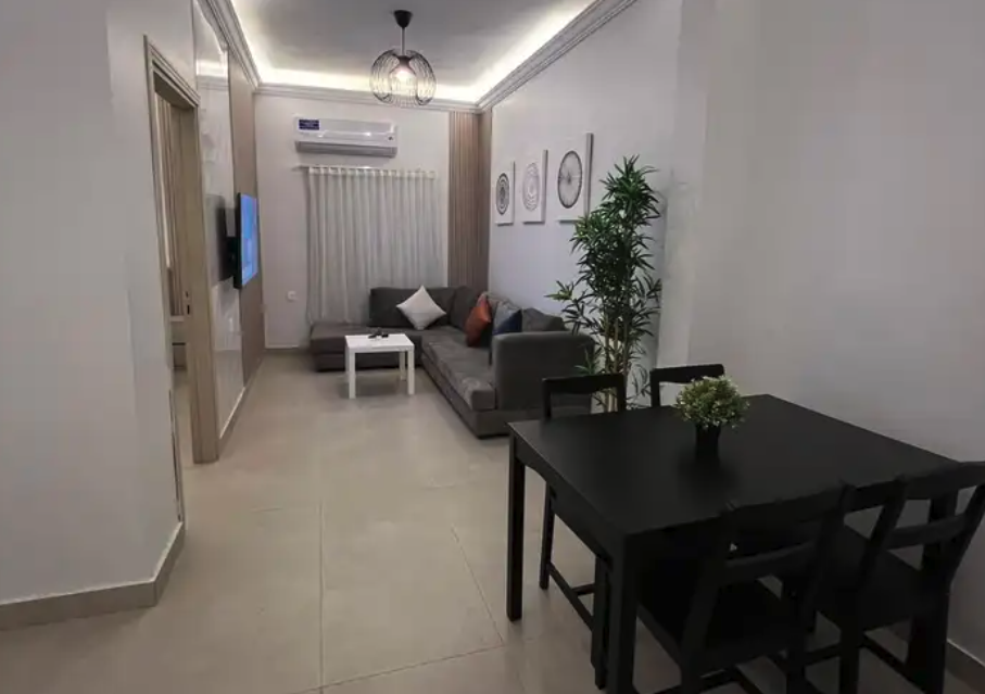 غرفة وصالة مؤثثة وجاهزة للايجار الشهري