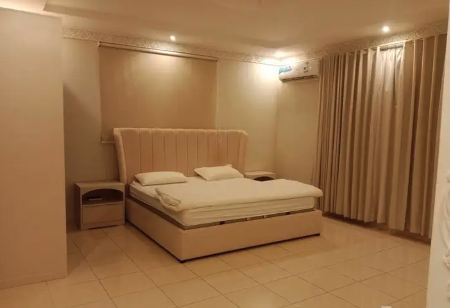 شقة مؤثثه حي ظهرة لبن ثلاث وصاله 6000 شهريا