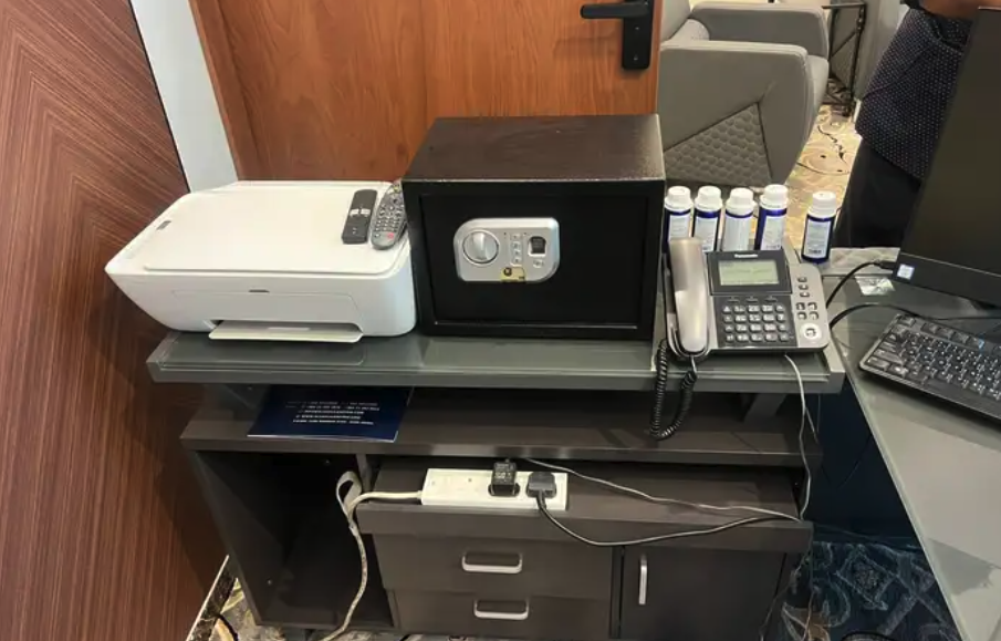 مكتب للبيع نظيف