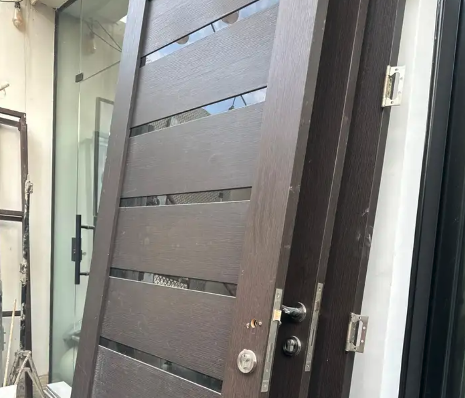 ابواب داخلية خشب ملبس قشرة wpc