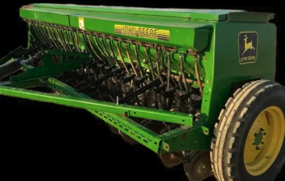 معدات زراعية للايجار مرشة لبانة بزاره نثارة حراثة ايجار