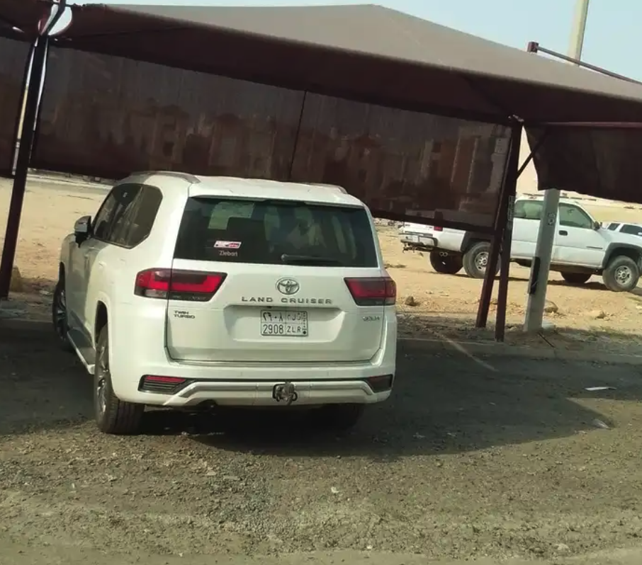 مظلات وسواتر