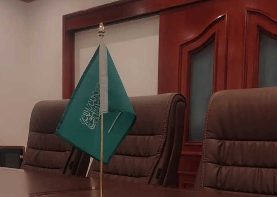 محامي ومستشار قانوني