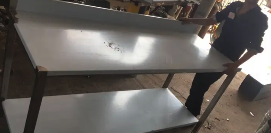 فني تجهيزات مطاعم ومطابخ وكفتيريات وجميع اعمال الاستيل