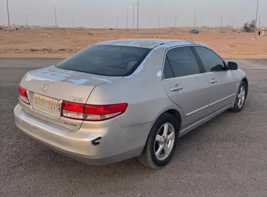 هوندا اكورد 2004 فضي مستعمل