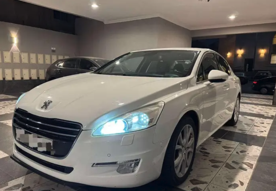 بيجو 508 موديل 2013 فل كامل فتحه سقف 4 سلندر متبث سرعة بصمة