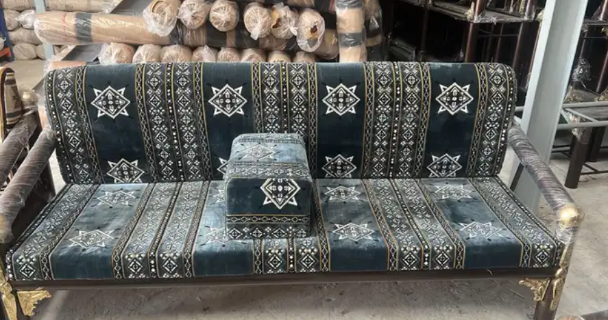 كراسي حديد للجلسات الخارجية جاهزة طربال غطاء