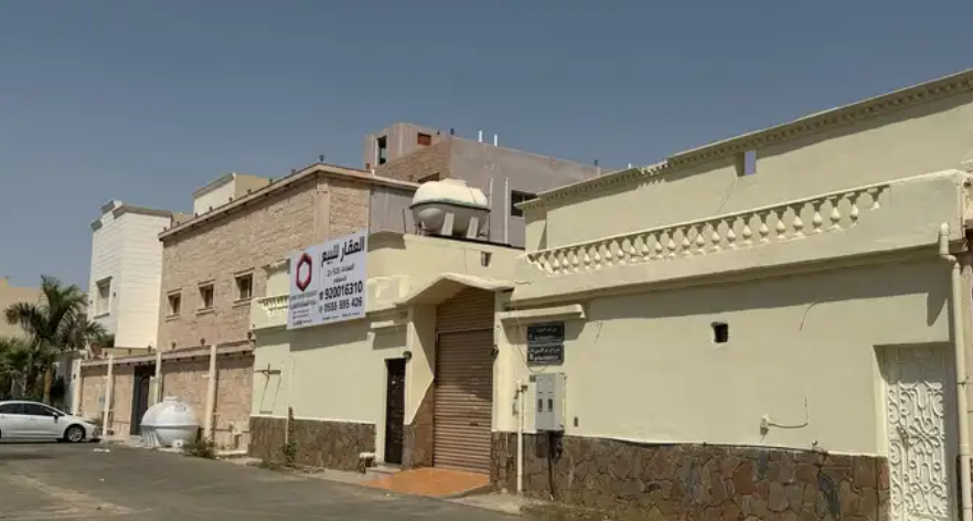 استراحة أرض سكنية للبيع في موقع حيوي واستراتيجي