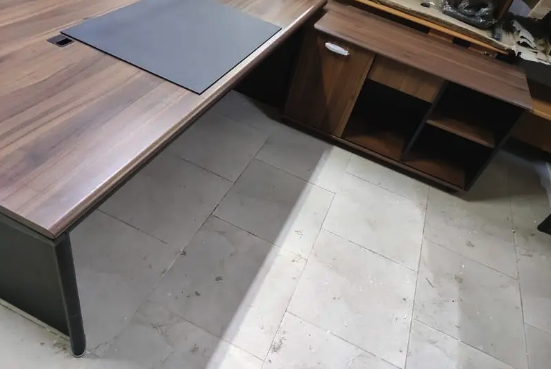 تشكيلة ممتازة من الاثاث المكتبى المستورد وتبدا الاسعار من 3000