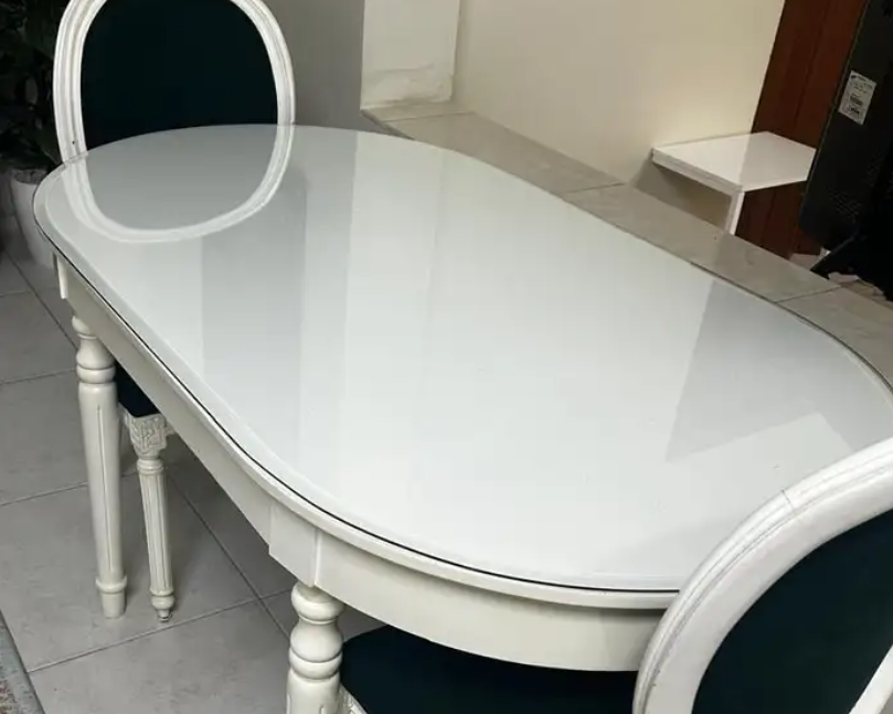 طاوله طعام كلاسيكي لون ابيض خشب زان